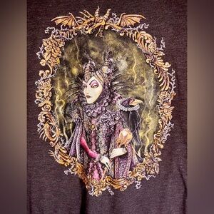 WonderGround Gallery Maleficent Tshirt bought at WDW - size XL - great condition